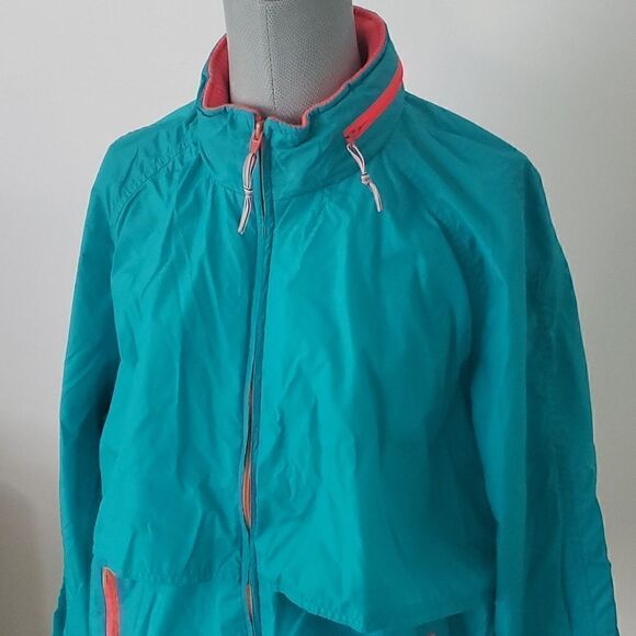 Woolrich | Travel Windbreaker  - Picture 2 of 8